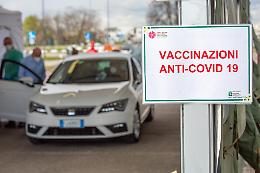 Covid; tappa a Scampia per centro vaccinale itinerante Asl Napoli 1