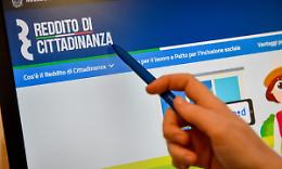 Reddito di cittadinanza, la novità: doppia ricarica per chi convive