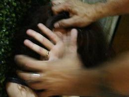 Gragnano, tenta di strangolare la moglie davanti ai figli: preso