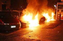 Due auto in fiamme nell'Avellinese: si indaga