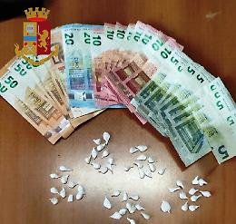 Piazza del Carmine, sorpreso con la droga: in manette