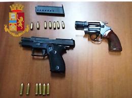 Corso Umberto, in giro con le pistole: arrestati due ragazzi
