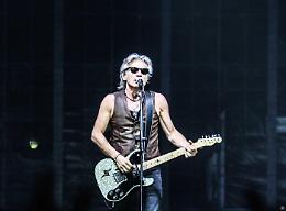 Ligabue, ecco “Dedicato a noi”