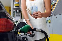 Caro benzina, Unc: «In Campania superata la soglia dei 2 euro»