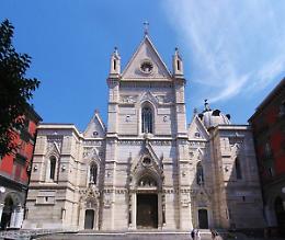 San Gennaro, stop a tavolini e bibite in vetro in via Duomo 