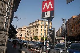 Pacco sospetto a Roma, evacuata stazione metro. Poi l'allarme rientra