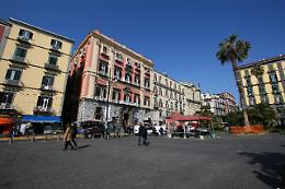 Baby gang in azione a piazza Dante, ferito 39enne