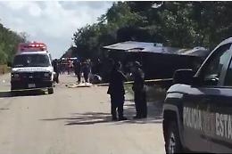Messico, si ribalta bus: «Italiani illesi» 