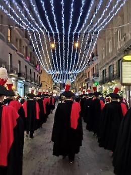La Fanfara dei Carabinieri tra le strade di Forcella