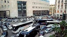 A Napoli controlli della polizia locale sui bus turistici