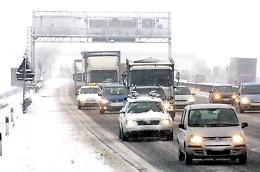 Odissea di neve sull'A3: automobilisti bloccati per dieci ore