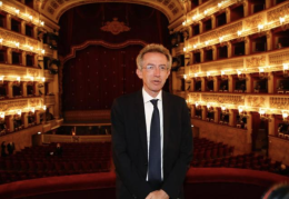 San Carlo, attacco frontale di De Luca a Manfredi: «Assistiamo a una vergogna»