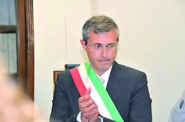 Corruzione, indagato il sindaco di Meta: sequestrati 15mila euro