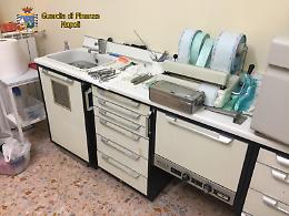 Chiuso a Portici studio dentistico con prezzi concorrenziali, ma sconosciuto al fisco
