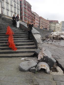 Colonna Spezzata, scalinate e muro ancora pericolanti