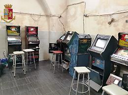 “Sala slot" abusiva scoperta dalla polizia a Napoli
