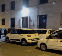 L’ira dei tassisti: basta aggressioni
