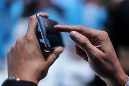 Tumore al cervello per uso eccessivo del telefonino, tribunale condanna l'Inail