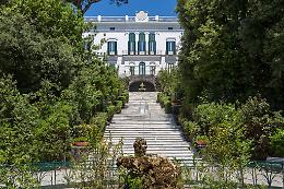 Giù le mani da villa Floridiana: in arrivo attività di ristorazione