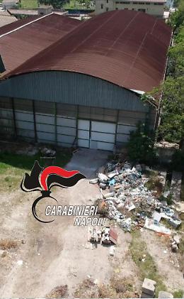 Discarica di eternit in un capannone, denunciati due imprenditori