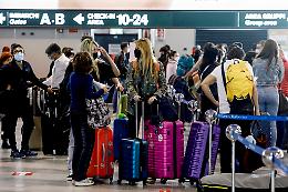 Covid e viaggi all'estero, le nuove regole per gli italiani