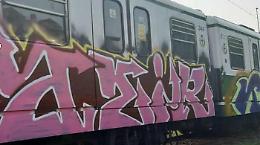 Sorpreso a imbrattare vagone di un treno, denunciato