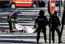 Parigi, fermati quattro familiari dell'aggressore degli Champs Elysées