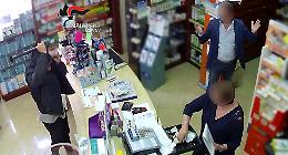 Colpi in farmacie con la bici, arrestato rapinatore seriale