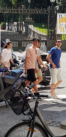 Ruiz a Napoli con la famiglia, passeggiata sul Lungomare