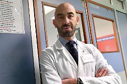 Vaccino Covid, Bassetti: «Giovani consapevoli e responsabili»