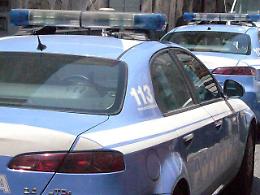 Aggredisce la moglie e tenta di strangolarla: arrestato