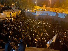 Iraq, proteste per rogo Corano: assaltata ambasciata svedese a Baghdad