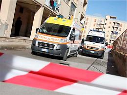 Crolla solaio a Torre Annunziata, un uomo estratto dalle macerie