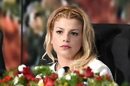 «Ho un problema di salute, mi fermo»: Emma Marrone scrive ai fan
