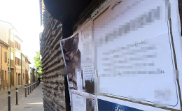 Manifesto funebre sulla porta della ex, arrestato 49enne