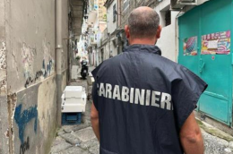 Blitz a Napoli, raffica di perquisizioni e un arresto