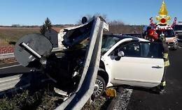 Schianto contro guardrail, morto anche 24enne