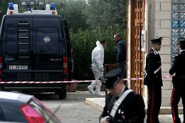 Marito e moglie uccisi a coltellate: fermato il figlio