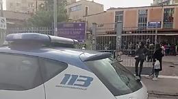 Fuorigrotta, cadono calcinacci a scuola: genitori chiamano la polizia