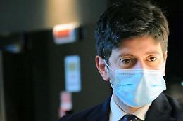 Vaccino Covid, Speranza: «Luce in fondo a tunnel»