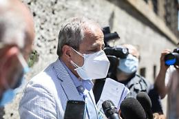 Nuova variante Covid, l'allarme di Crisanti: «Non sappiamo se vaccini la coprono»