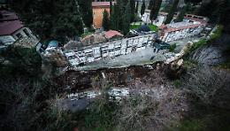 Crollo cimitero, recuperate 52 salme