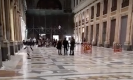 Accoltellato dal branco, aggressori ancora liberi