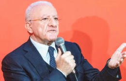 Terzo mandato, sfida di De Luca