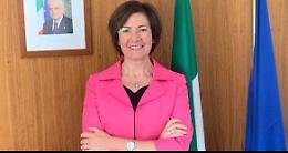 Ambasciatrice italiana precipita dal terrazzo e muore a 56 anni