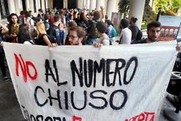 Sanità, De Luca: abolire il numero chiuso a Medicina