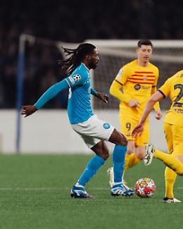 Osimhen-gol, Napoli cuore e orgoglio: è pari con il Barcellona