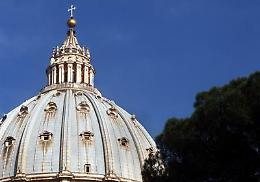 Figuraccia Vaticana: Viganò si dimette per la lettera "tagliata" di Ratzinger
