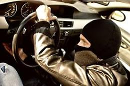 Tenta furto su un'auto in sosta, bloccato 40enne a Portici
