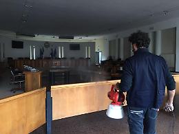Marcianise, l'annuncio di Velardi: «Inutili gli appelli, chiuderemo tutto». Positivo un consigliere